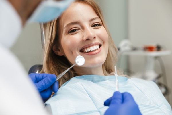 How A Cosmetic Dentist Can Improve Your Smile
